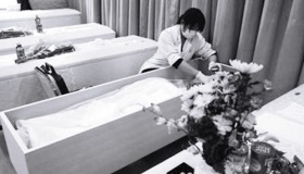 人死后为什么要用布盖起来