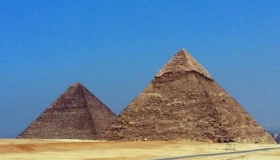 胡夫大金字塔的纵平分线正是地球子午线