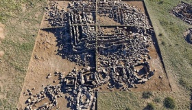 埃及塞舍舍特王后金字塔发现最古老木乃伊