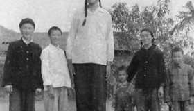世界上最高的女人：曾金莲身高2.48米