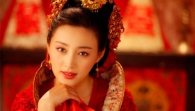 古人穿的衣服为什么那么长 他们不怕脏吗