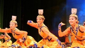 顶碗舞是什么样的舞蹈