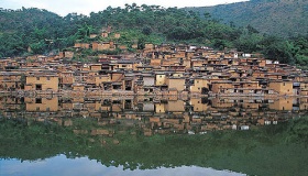 彝族民居有什么特色