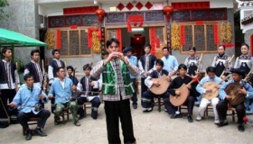 布依族八音坐唱有什么样的表演形式