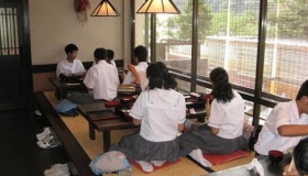 日本人进门就脱鞋不怕脚臭么