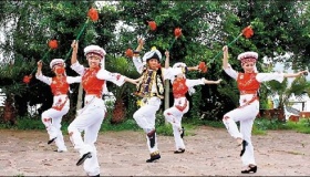 霸王鞭为什么称做独特的白族民间艺术