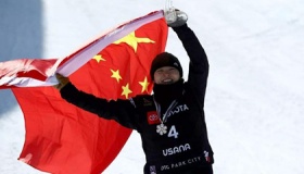 蔡雪桐获单板滑雪美国公开赛冠军