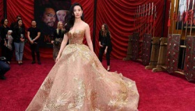 花木兰世界首映刘亦菲真实颜值到底有多美