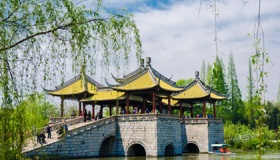 《烟花三月下扬州》歌曲歌词大意