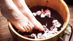 泡脚的最佳时间是几点