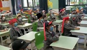 杭州小学生戴一米帽上课